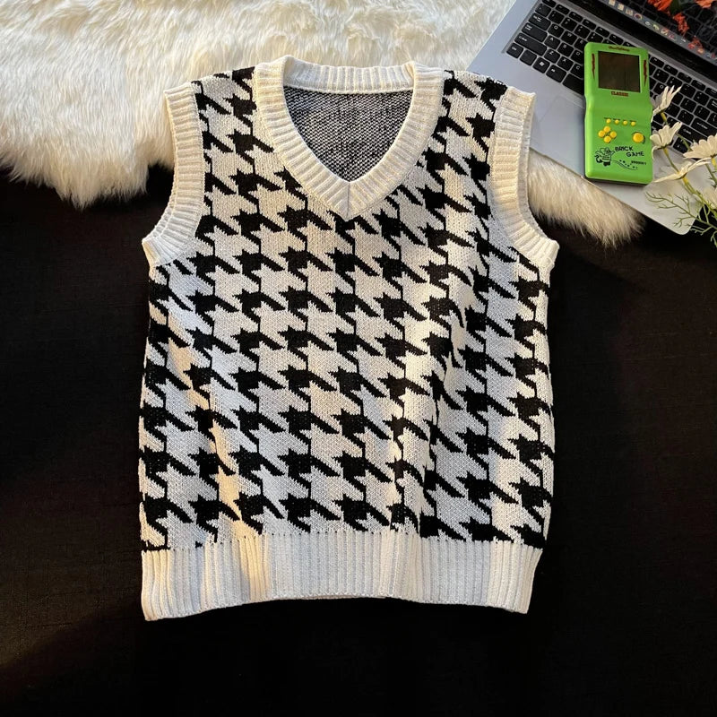 Men Houndstooth Sweater Vests Vintage Sleeveless V-neck Knitwear College Students Couple Loose Outwear Suester Para Hombre Chic