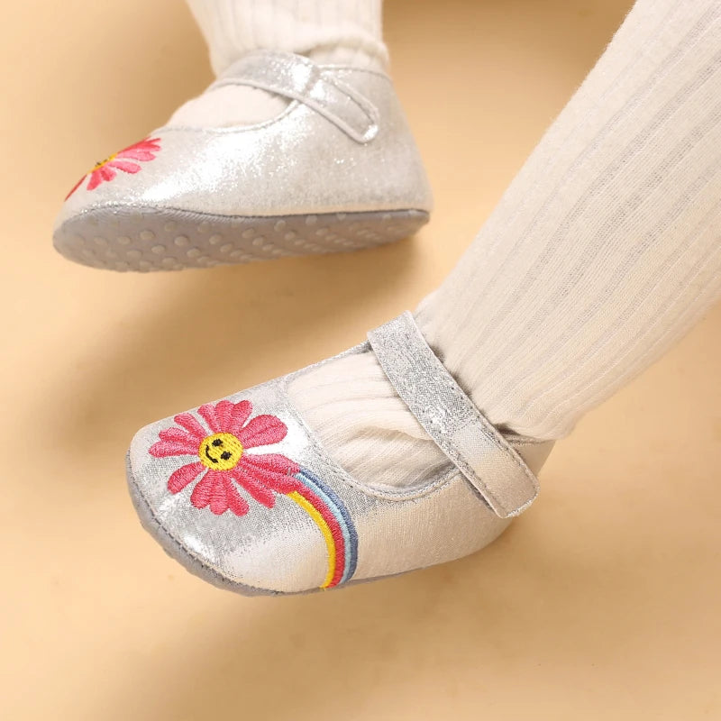Cute 0-18M Spring Newborn Silver Baby Shoes Non Slip Cloth Bottom Girl Shoes Elegant Breathable Casual Baby First Walking Shoes