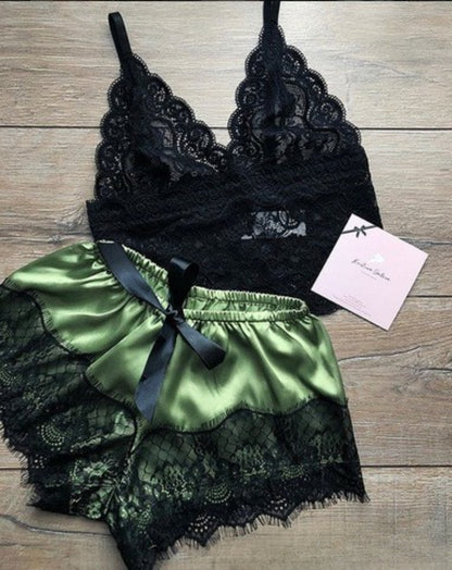 Women's Sexy Lace Sleepwear Lace Necklacing Lingerie Sleeveless V-Neck Baby doll Pajamas Set Lingerie Tops Shorts Set Nightwear