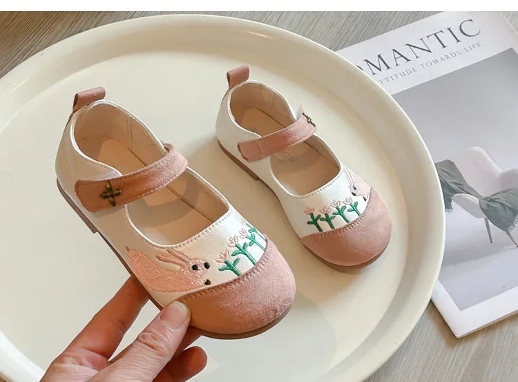 Children Sweet Princess Shoes 2024 New Soft Sole fashion Shoes Girls Casual Flats with Cute Embroidered Rabbit Kids Dance Shoes
