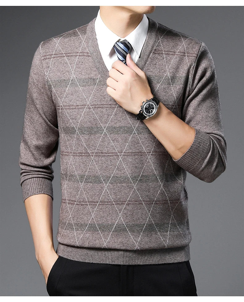 Men's Sweater Fashion Solid Color Warm Sweater Business Casual Heart Neckline Sweater Pullover Men