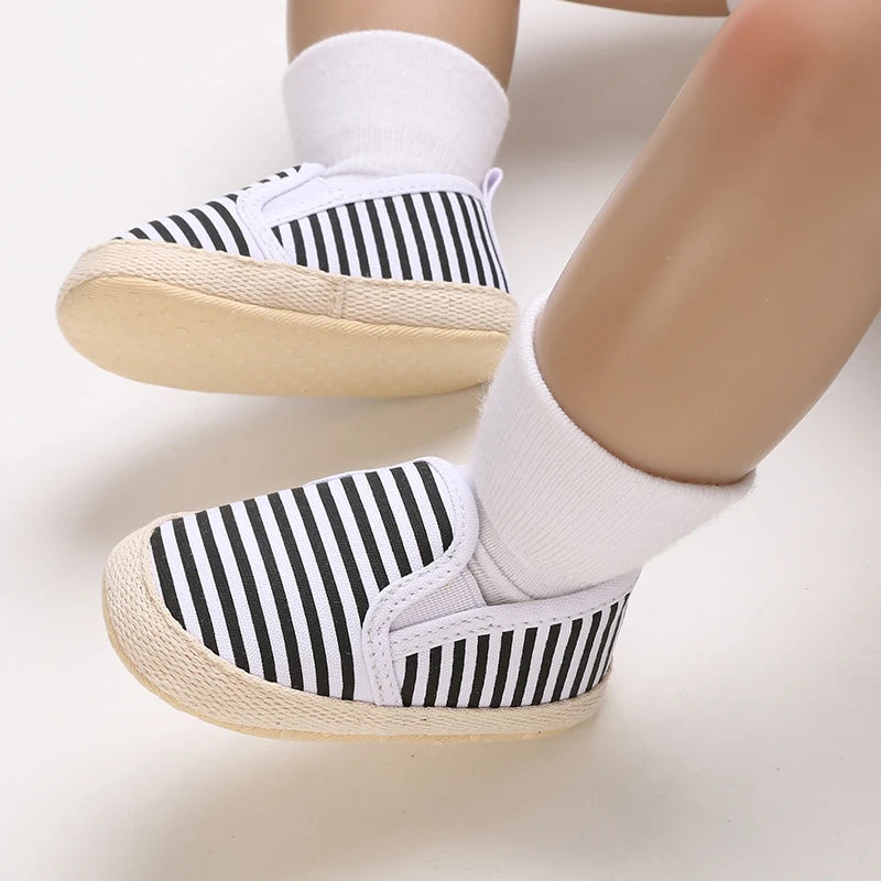 Spring and Autumn Fashion Canvas Baby Shoes for Boys and Newborns Soft Sole Non slip Walking Shoes for Preschool Children