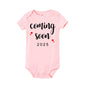 Baby Announcement Coming Soon 2025 Newborn Baby Romper Summer Boys Girls Bodysuit Body Pregnancy Reveal Clothes Toddler Jumpsuit